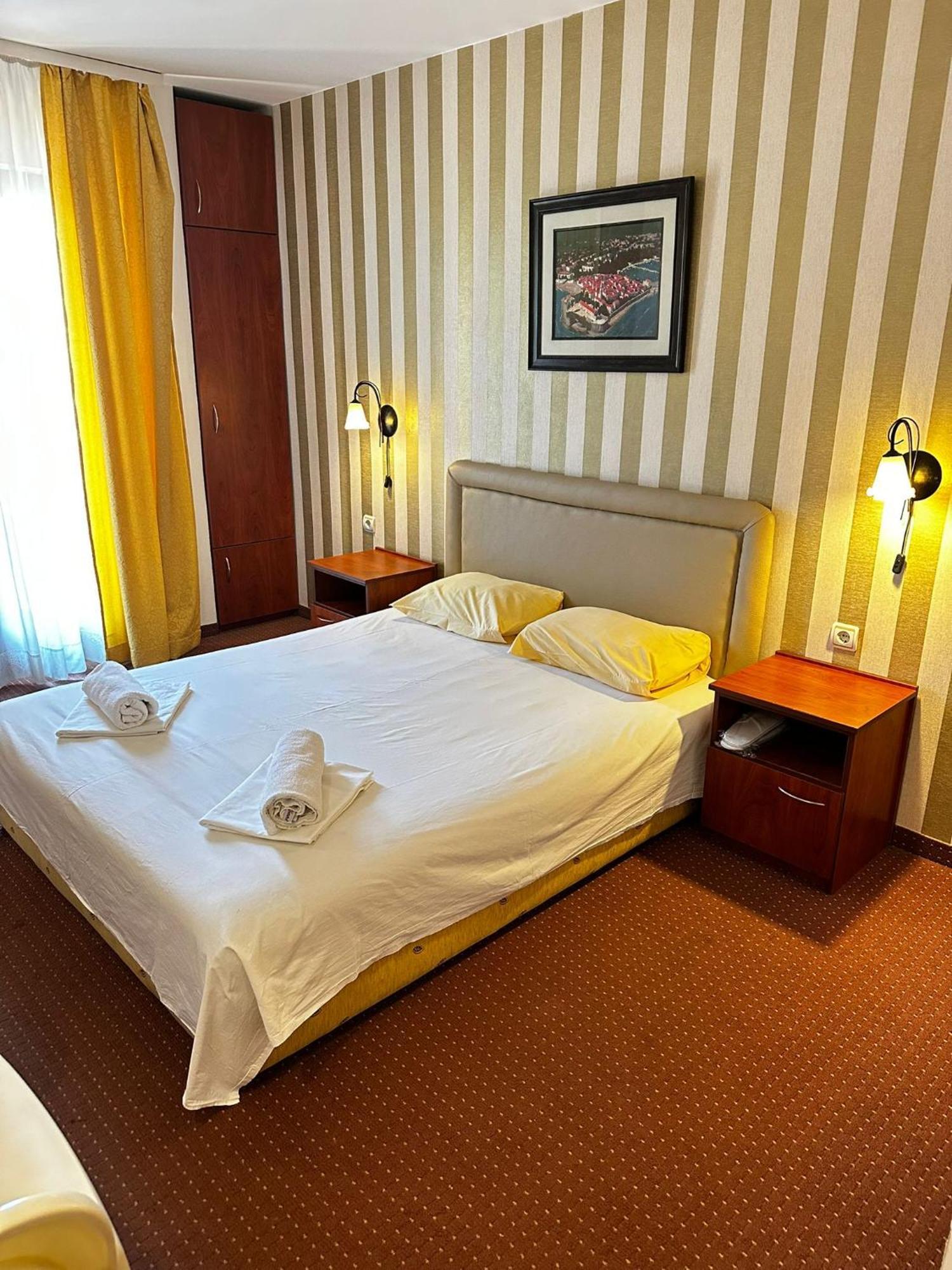 Central Hotel-Budua Esterno foto
